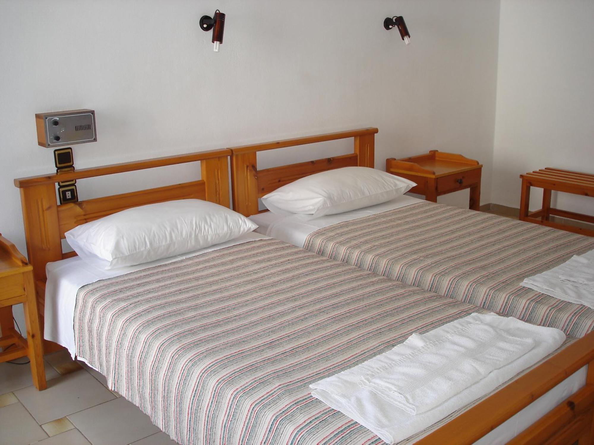 Popi Hotel Apartments Agia Marina Buitenkant foto