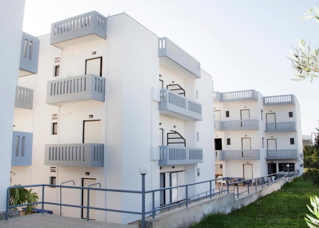 Popi Hotel Apartments Agia Marina Buitenkant foto