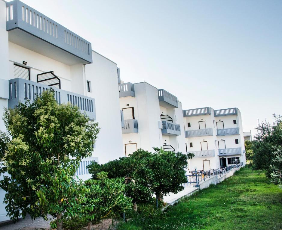 Popi Hotel Apartments Agia Marina Buitenkant foto