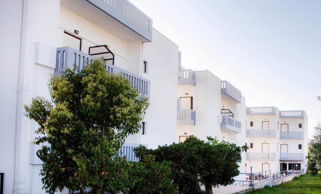 Popi Hotel Apartments Agia Marina Buitenkant foto