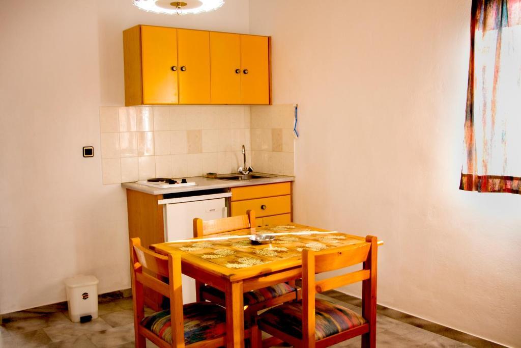 Popi Hotel Apartments Agia Marina Buitenkant foto